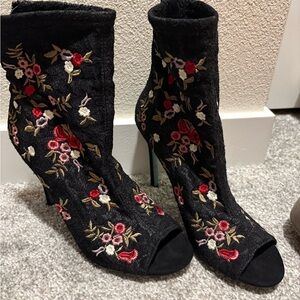Betsey Johnson Black Floral Embroidered Heels